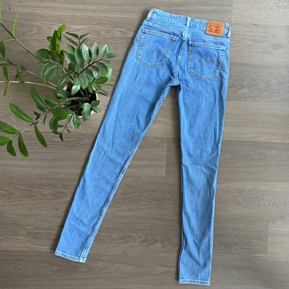 Levi's 721 "Vintage High Skinny" High-Rise Light Blue Jeans - Picture 7 of 9